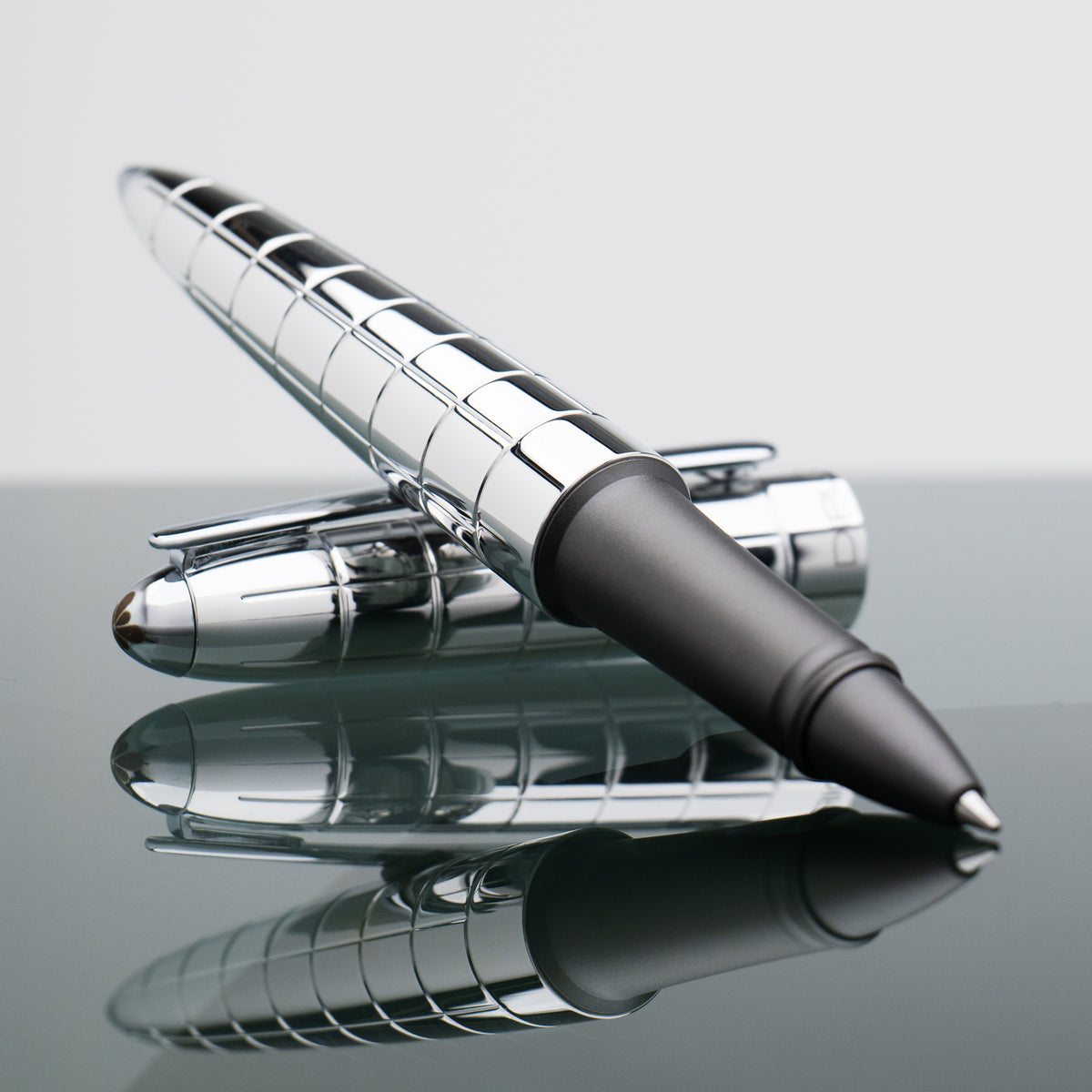 Diplomat Aero Rhomb Chrome Rollerball Pen