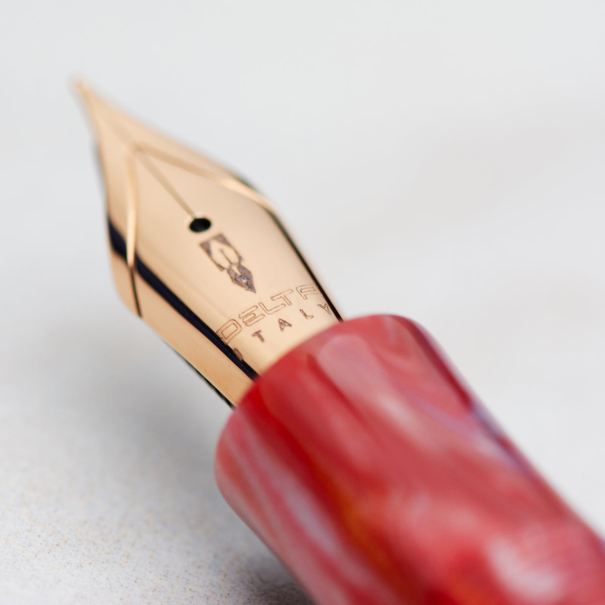 Delta Duna Ghibli(Red) Rosegold Trim Fountain Pen