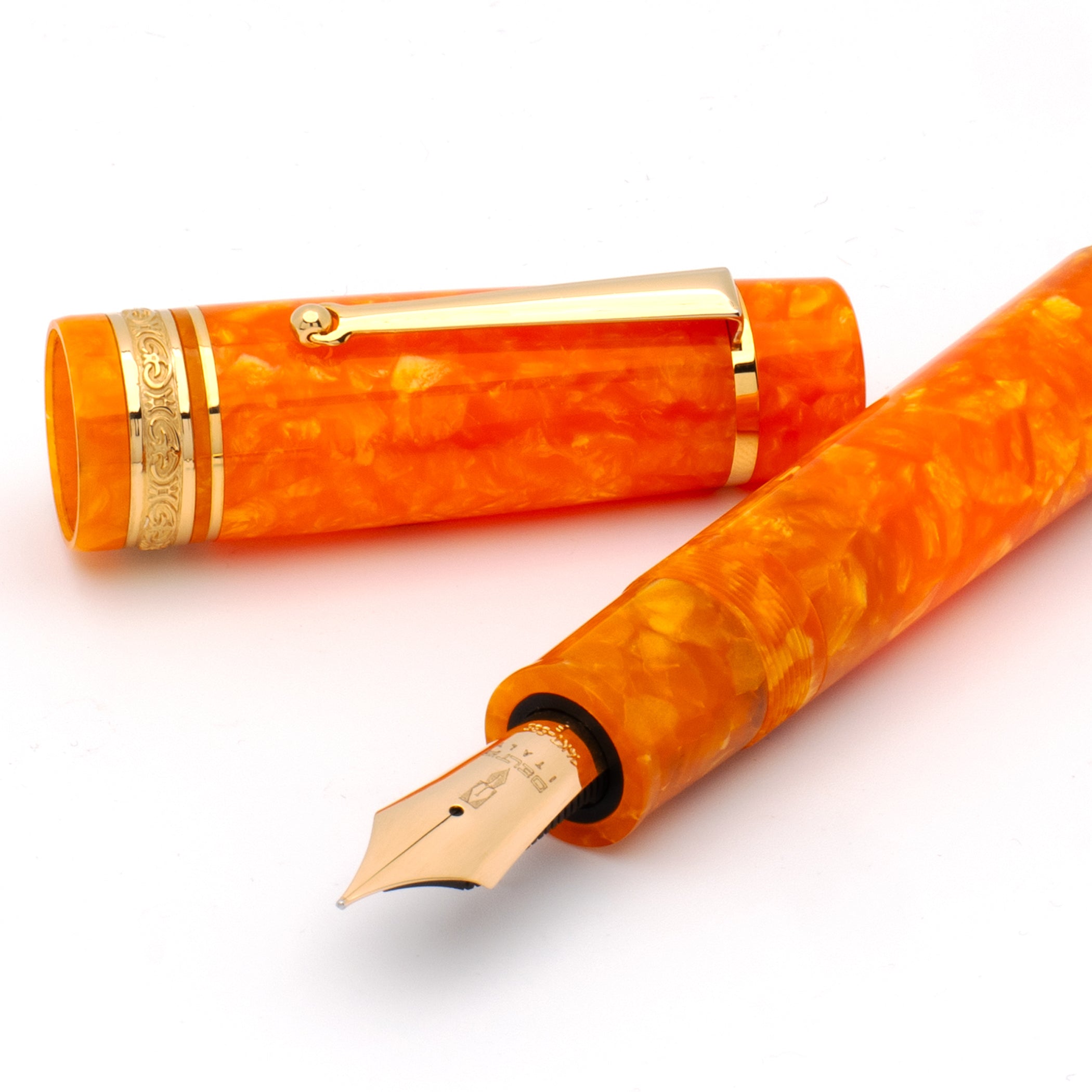 Delta DV Original Oro Oversize Fountain Pen Vermell Trim 14KT Nib