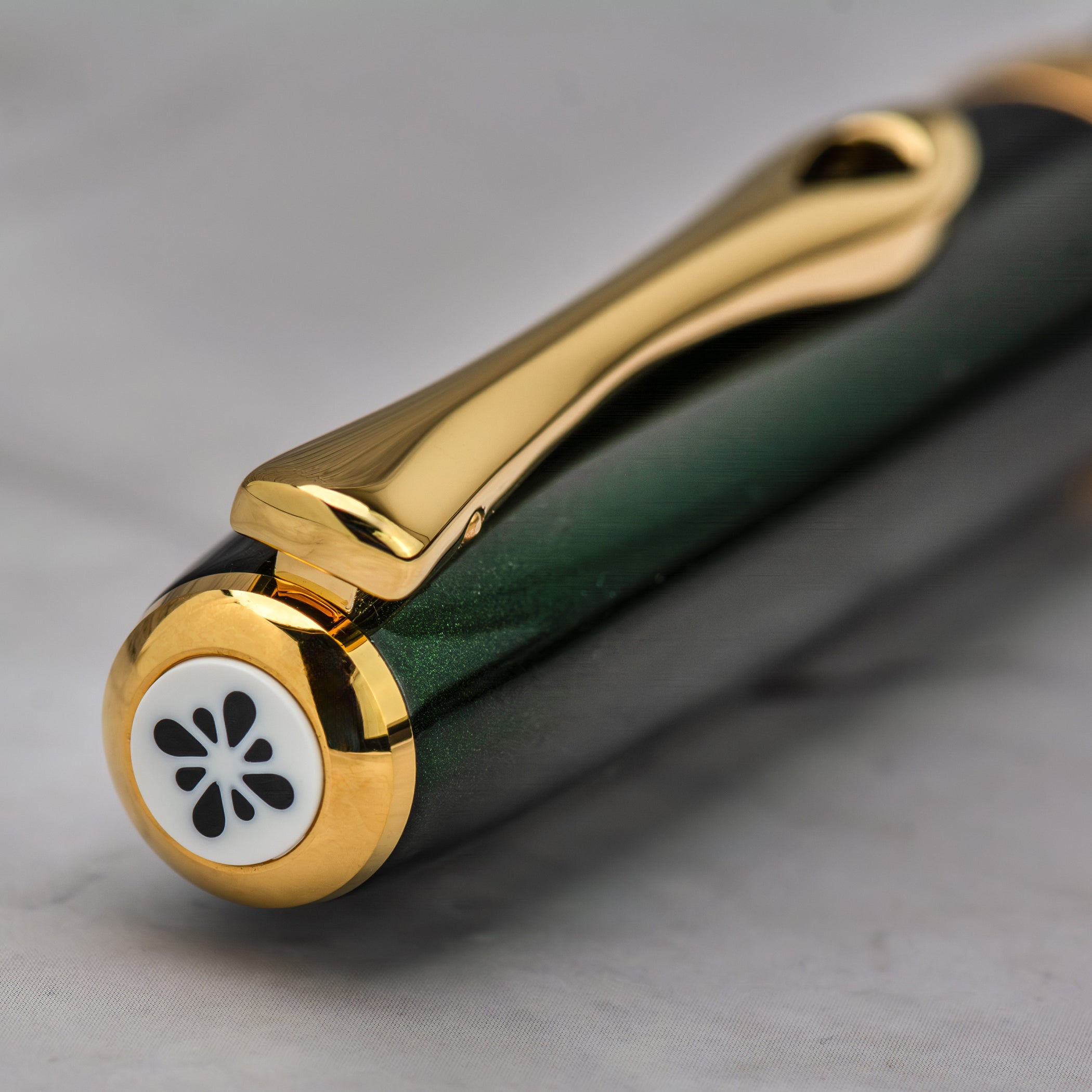 Diplomat Excellence A2 Evergreen with Gold Trim easyFLOW Ballpoint Pen