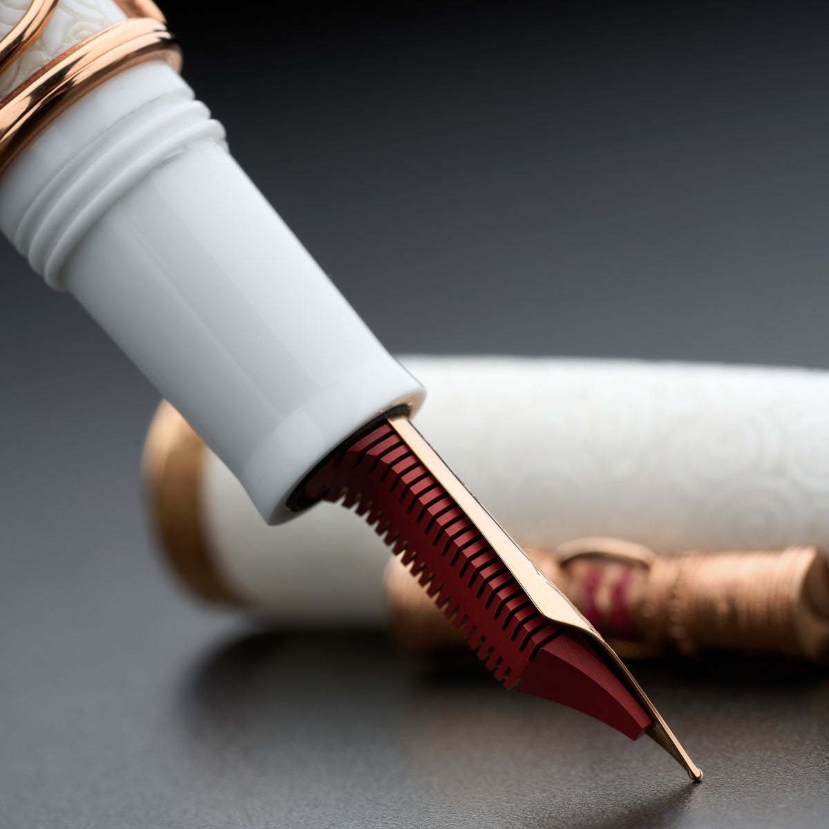 Delta Indigenous People Simbu Rose Vermeil Fountain Pen White Limited Edition(88)