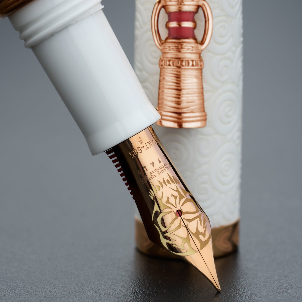 Delta Indigenous People Simbu Rose Vermeil Fountain Pen White Limited Edition(88)