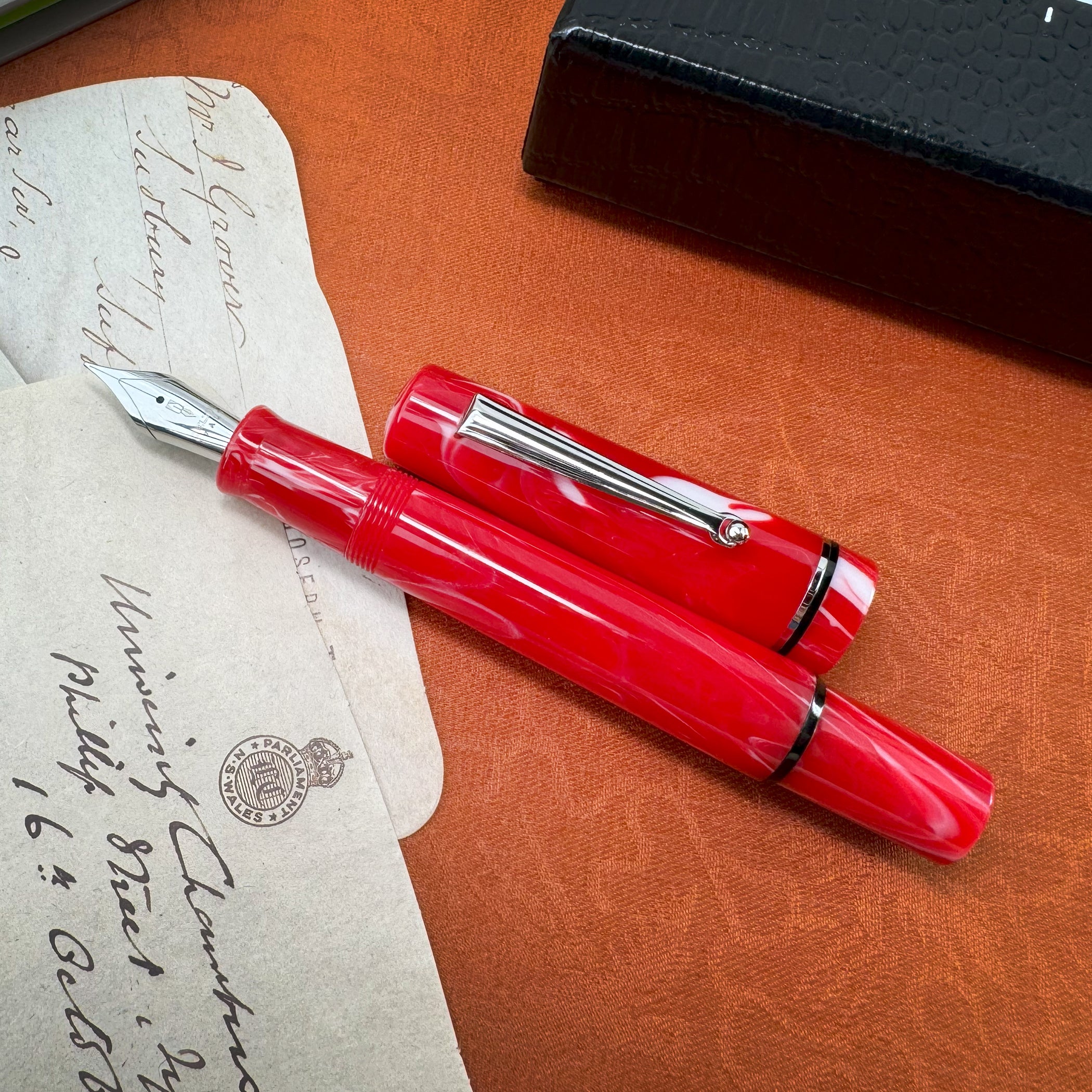 Delta Spaccanapoli Fountain Pen Arcivescovile(Red)