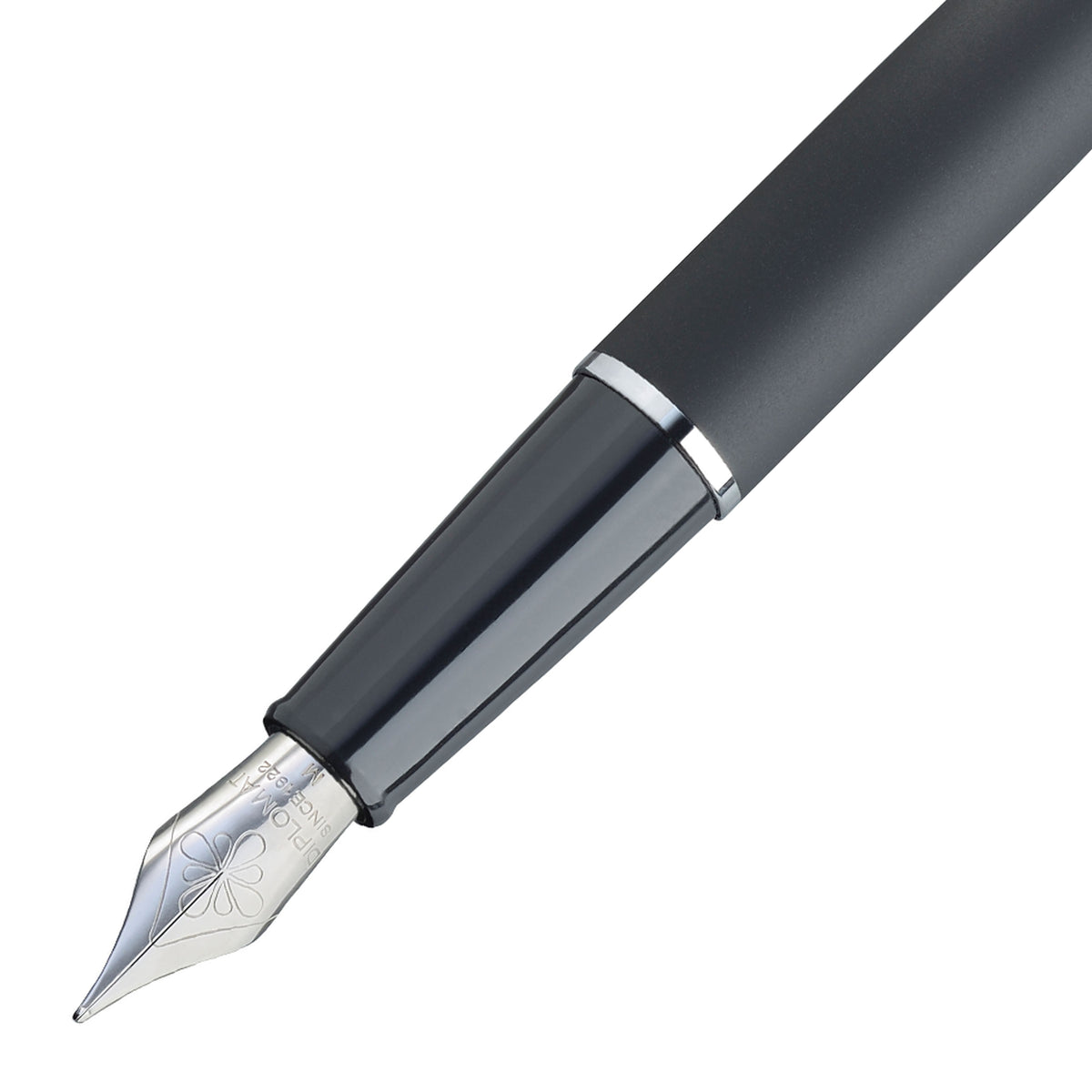 Diplomat Traveller Lapis Black Fountain Pen