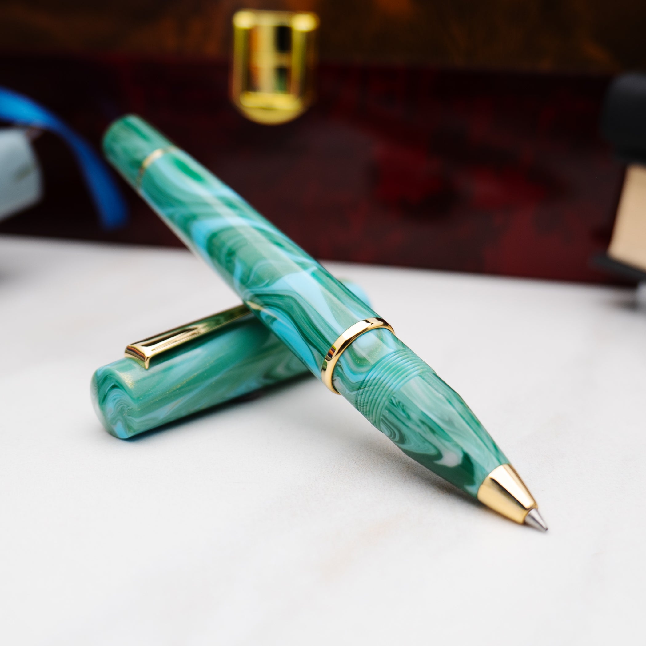Delta Duna Vortex(green) Gold Trim Rollerball Pen