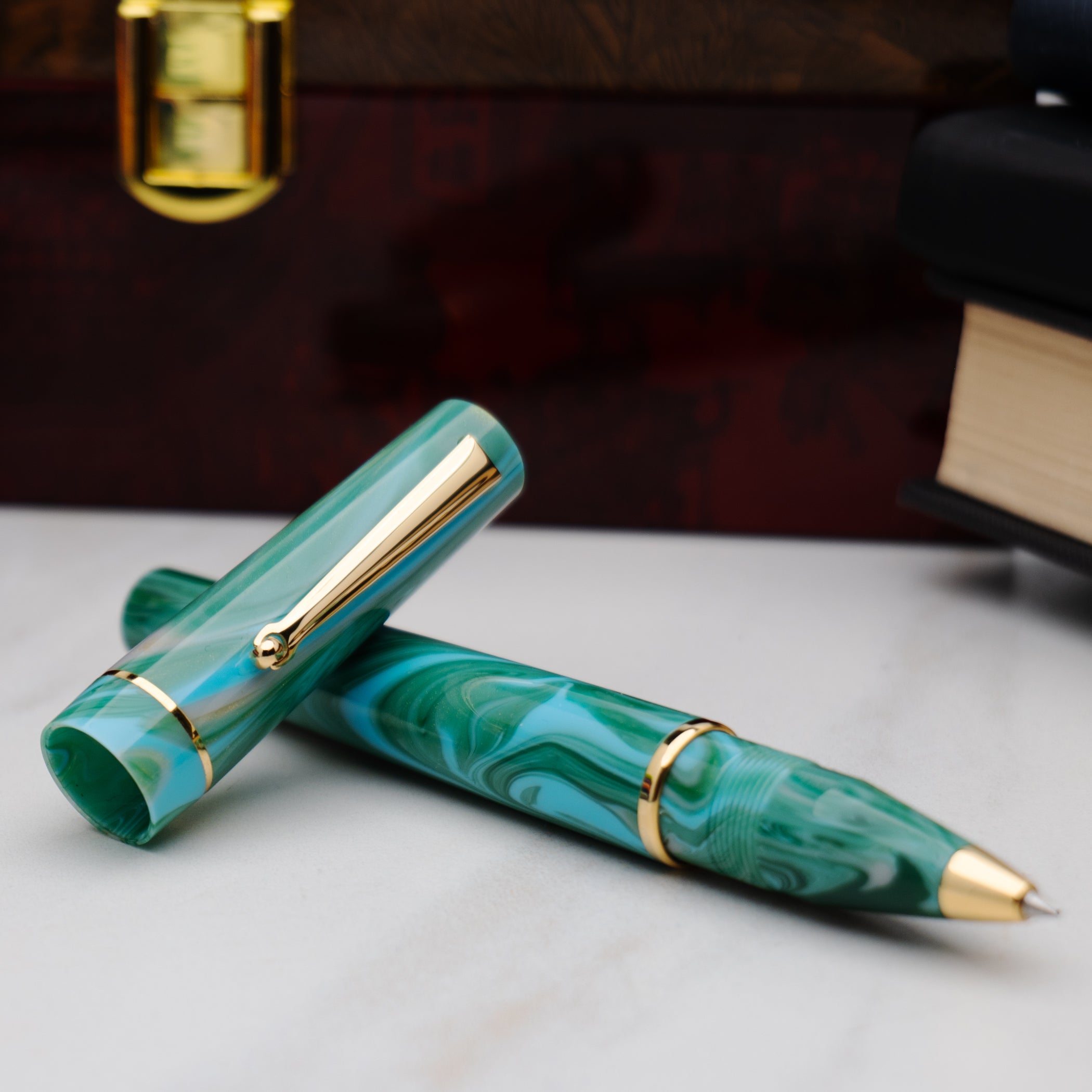 Delta Duna Vortex(green) Gold Trim Rollerball Pen
