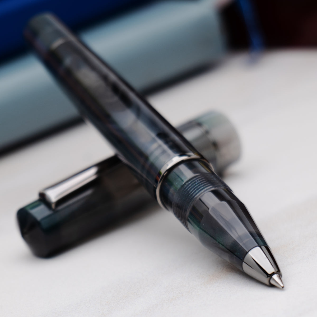 Delta Duna Zephyr(grey) Ruthenium Trim Rollerball Pen