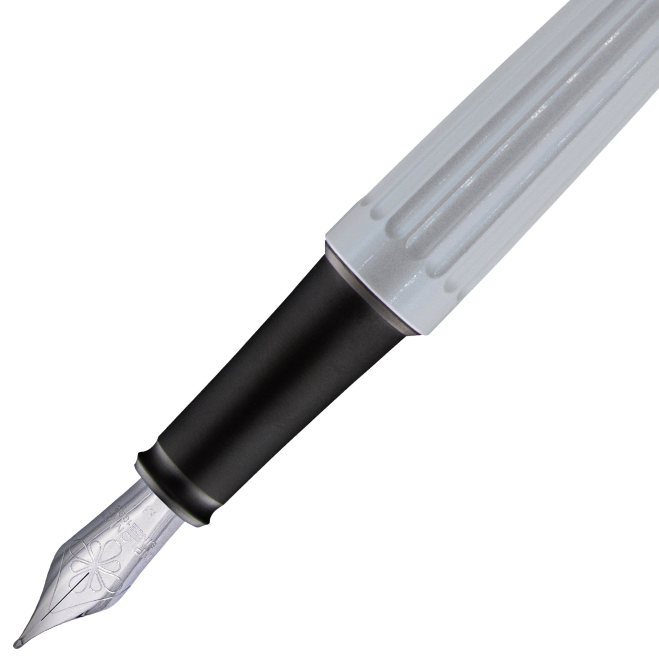 Diplomat Aero Lacquered White Fountain Pen