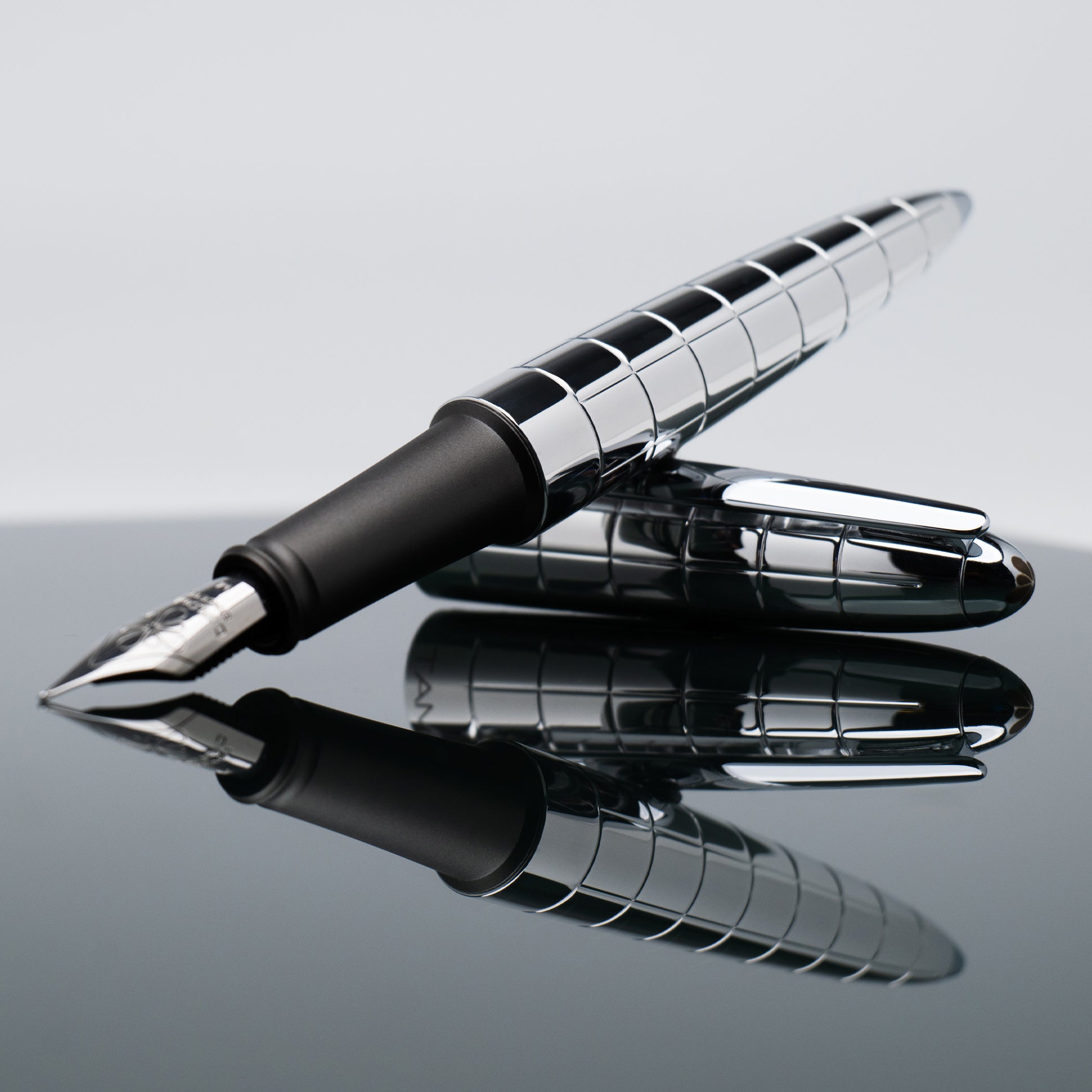 Diplomat Aero Rhomb Chrome Fountain Pen