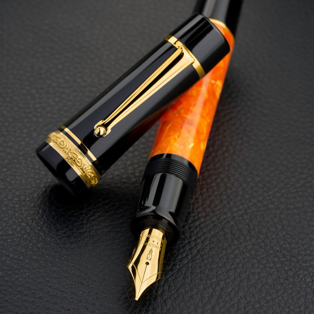 Delta DV Original Oversize Fountain Pen Gold Trim 14KT Nib