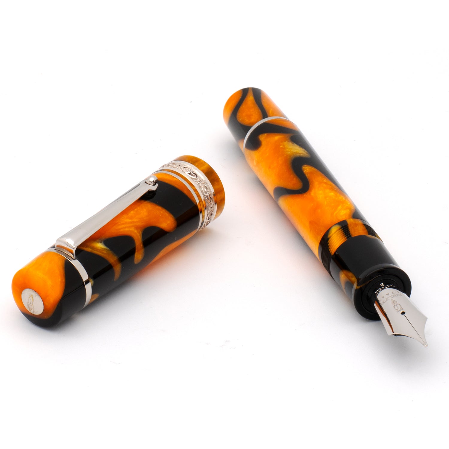 Delta DV Original Masterpiece Oversize Fountain Pen Sterling Silver Trim 14KT Nib