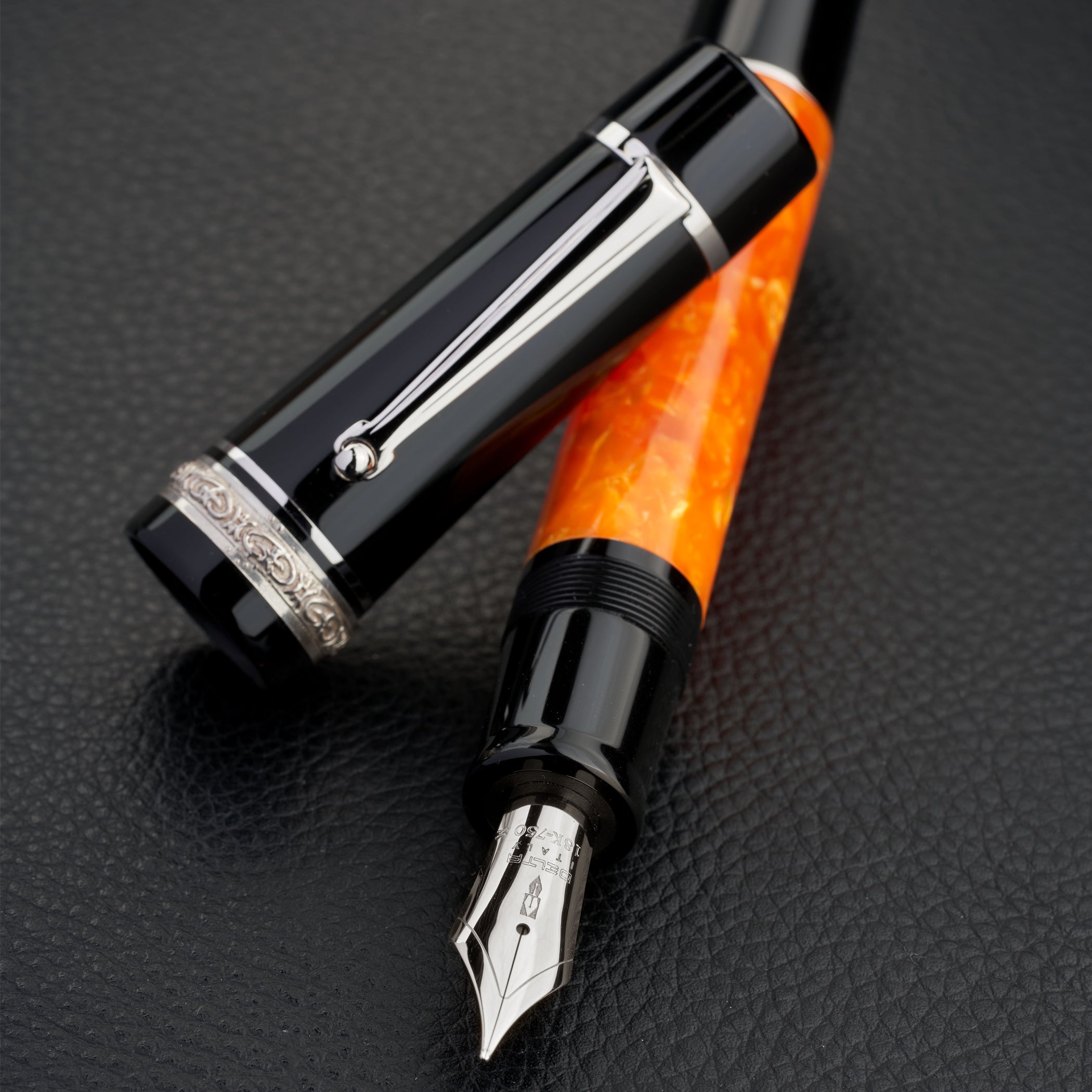 Delta DV Original Oversize Fountain Pen Palladium Trim 14KT Nib